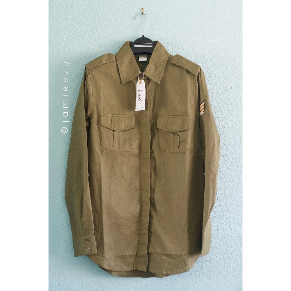 Roxy | NWT Embroidered Collar Button-Down Shirt